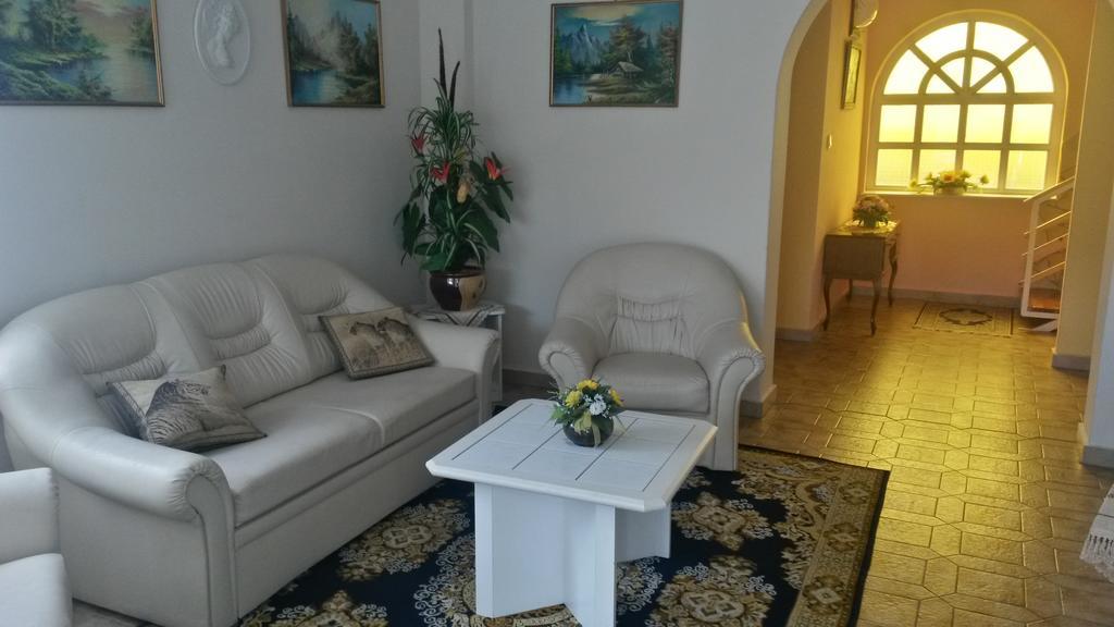 Hotel Ezust Fenyo Vendeghaz Siófok Exterior foto
